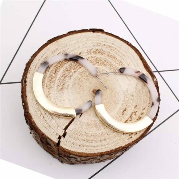 Gold Bar Leopard Acrylic Tortoise Shell Earrings - Picture 4 of 5